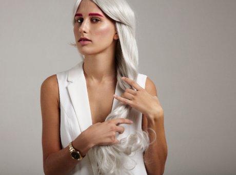 Wig for Summer Comfort: Choosing Between Synthetic and Human Hair